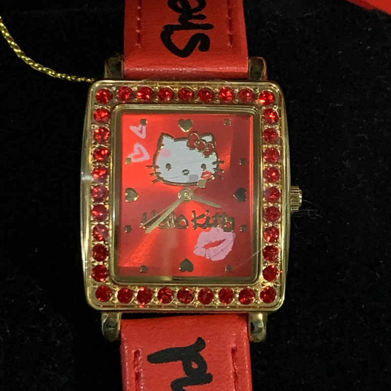 reloj de Hello Kitty close up rojo